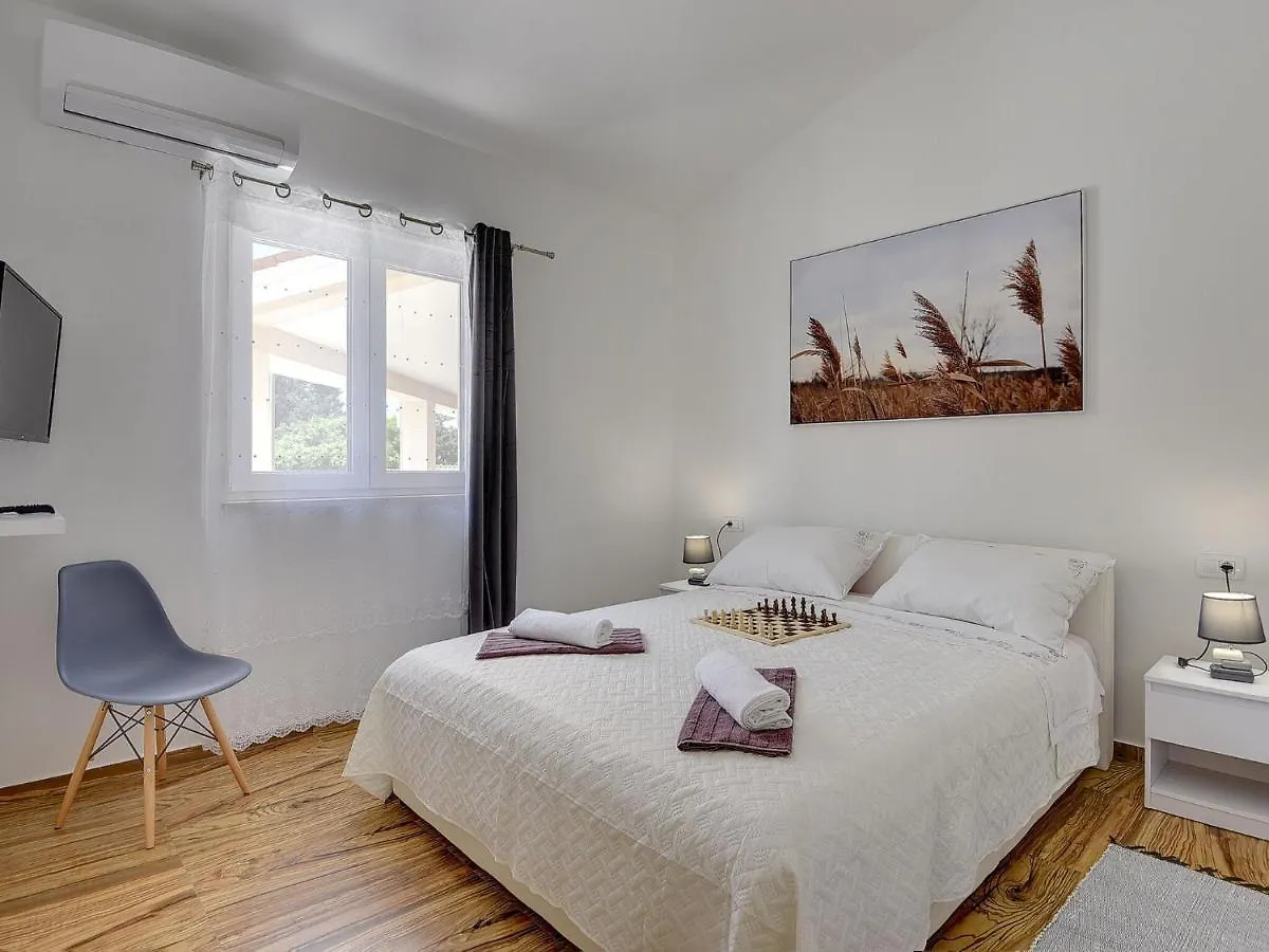 Single-Storey Villa With Private Pool Marcana 0*,
