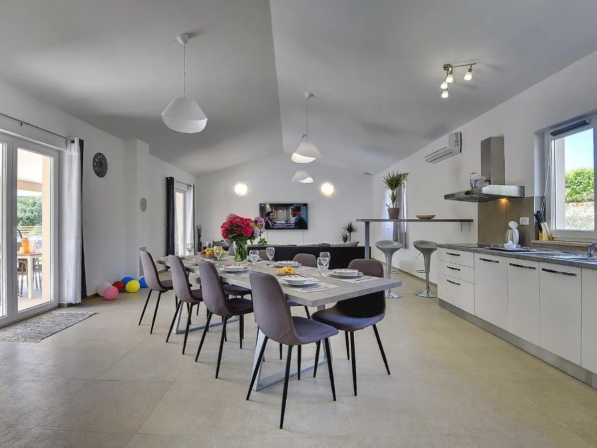 Single-Storey Villa With Private Pool Marcana 0*,